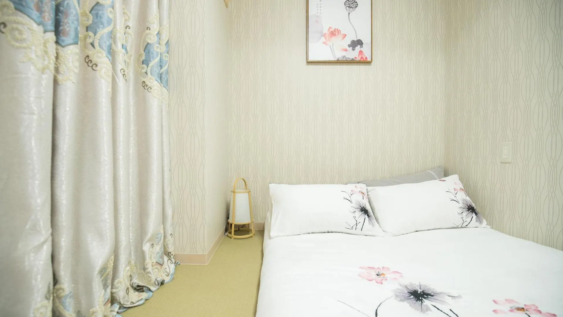 Apartment 共享露台日本橋駅步行3分钟道顿堀市中心三室一厅公寓房302房间 Osaka