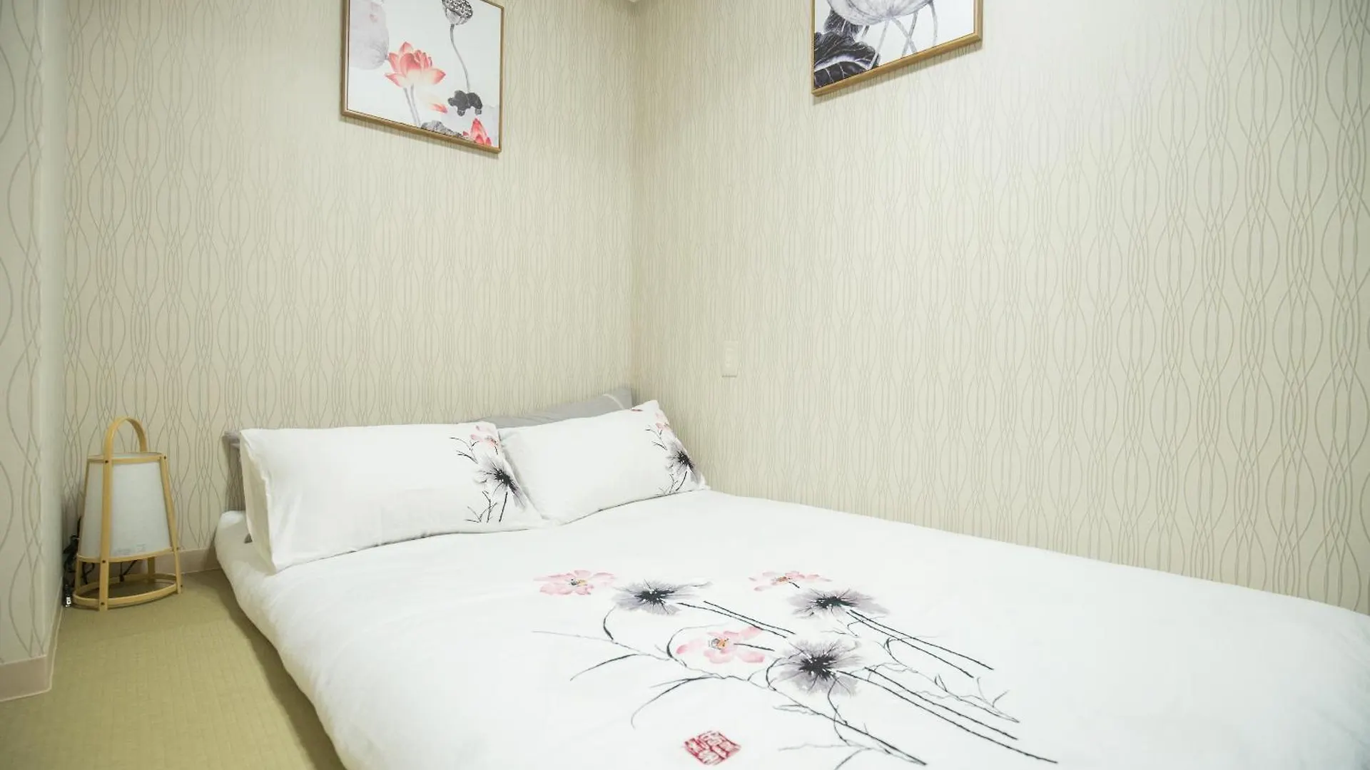 Apartment 共享露台日本橋駅步行3分钟道顿堀市中心三室一厅公寓房302房间 Osaka Japan
